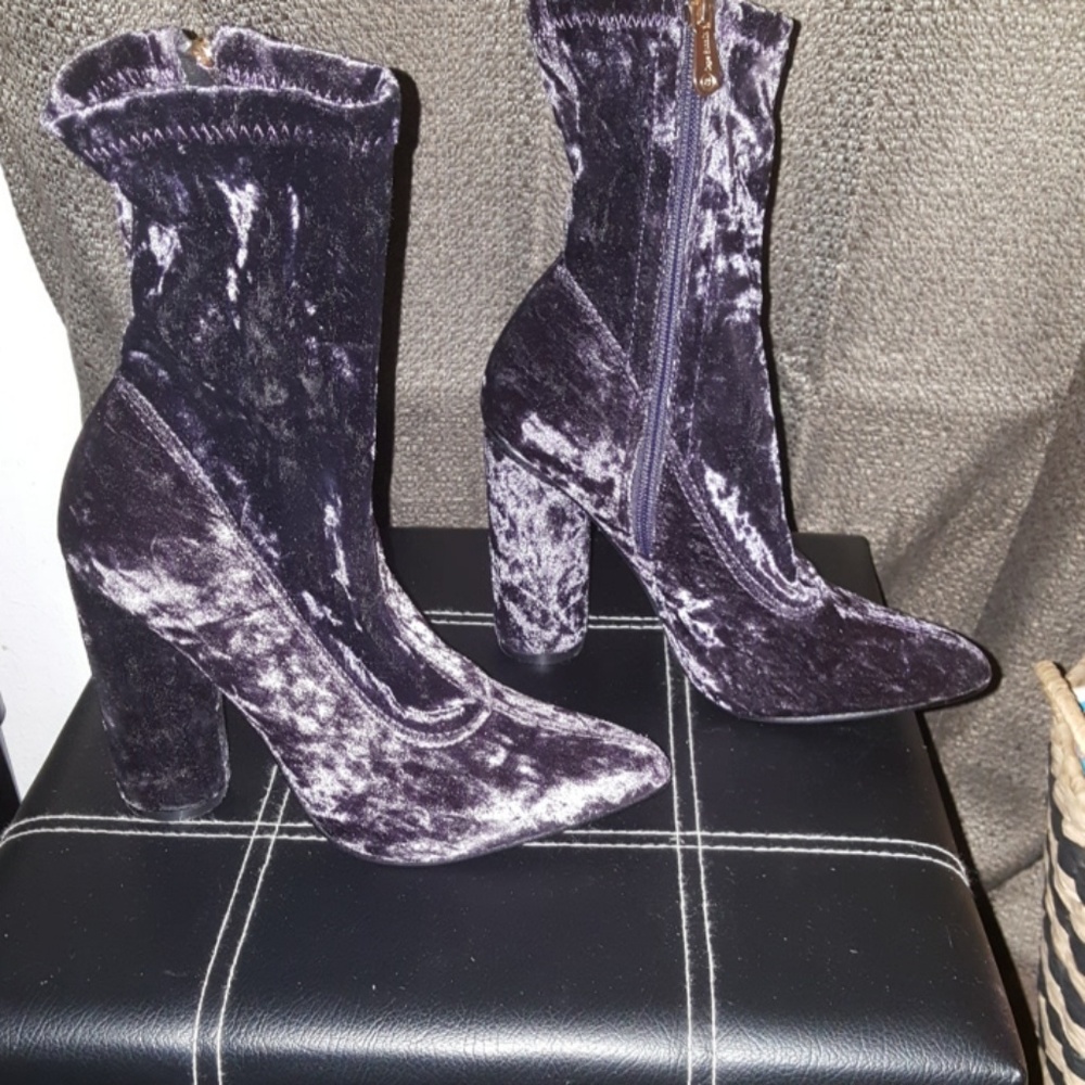 Cape Robbin Purple Velvet  Boots Size 7